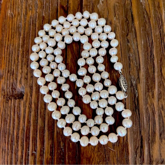Authentic Freshwater Pearl Necklace - Picture 2 of 5